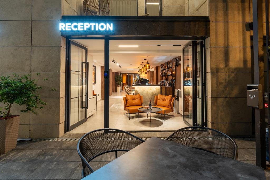 Vstupní hala nebo recepce v ubytování Ruby Hotel Prishtina