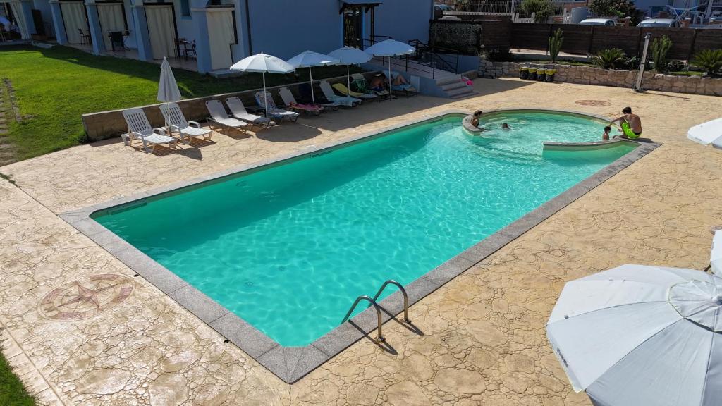 Bazén v ubytování Abbaidda Hotel nebo v jeho okolí