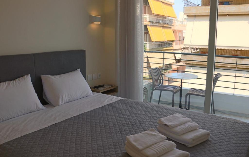 Postel nebo postele na pokoji v ubytování Piraeus Relax