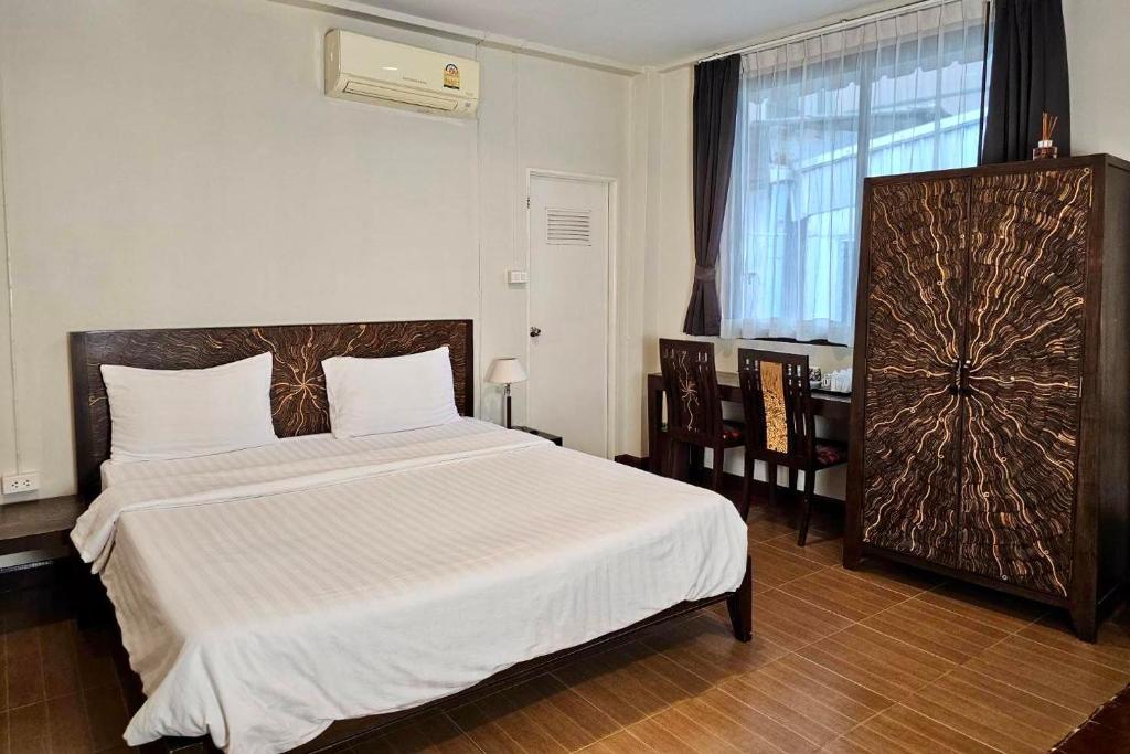 Baan Glang Soi Restaurant & Guesthouse - Standard-Dreibettzimmer