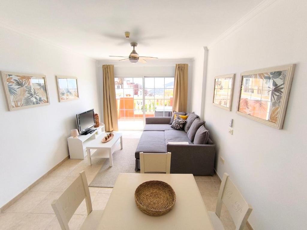 ESTRELLA CANARIA - Los Cristianos, AC, pool, fibre net, tv channels