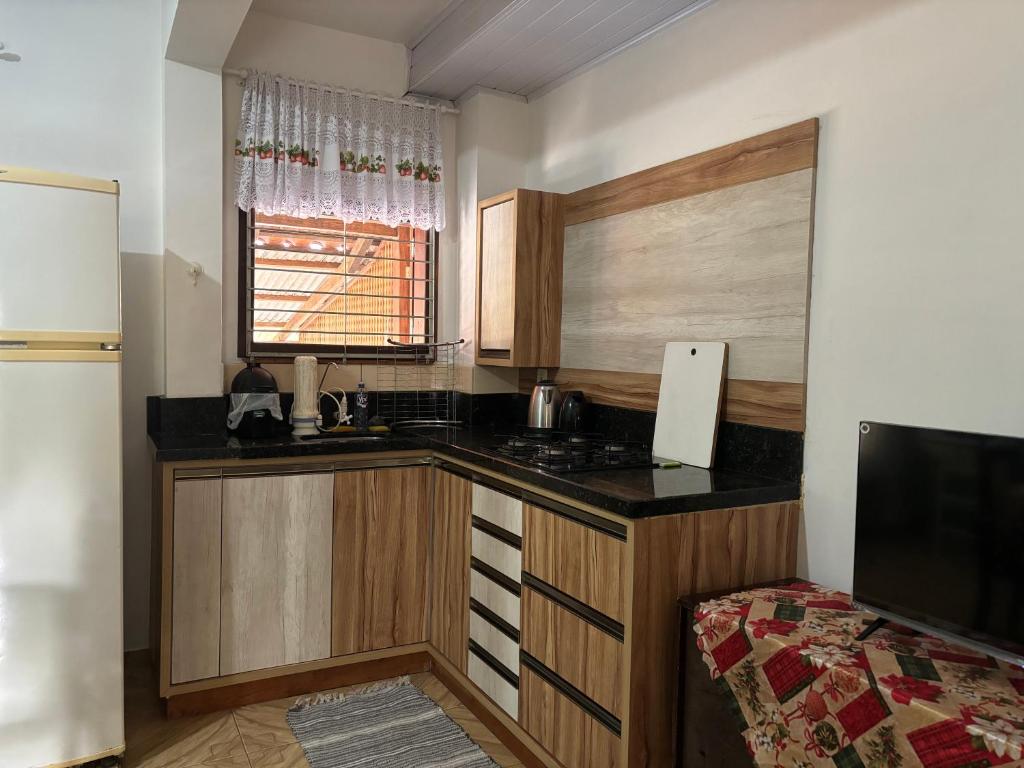 a kitchen with a sink and a counter top at Casa agradável in Indaial