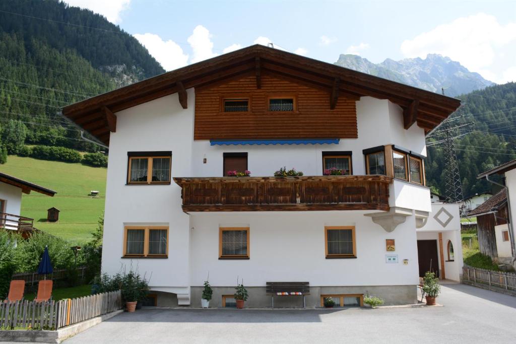 Nespecifikovaný výhled na hory nebo výhled na hory při pohledu z apartmánu