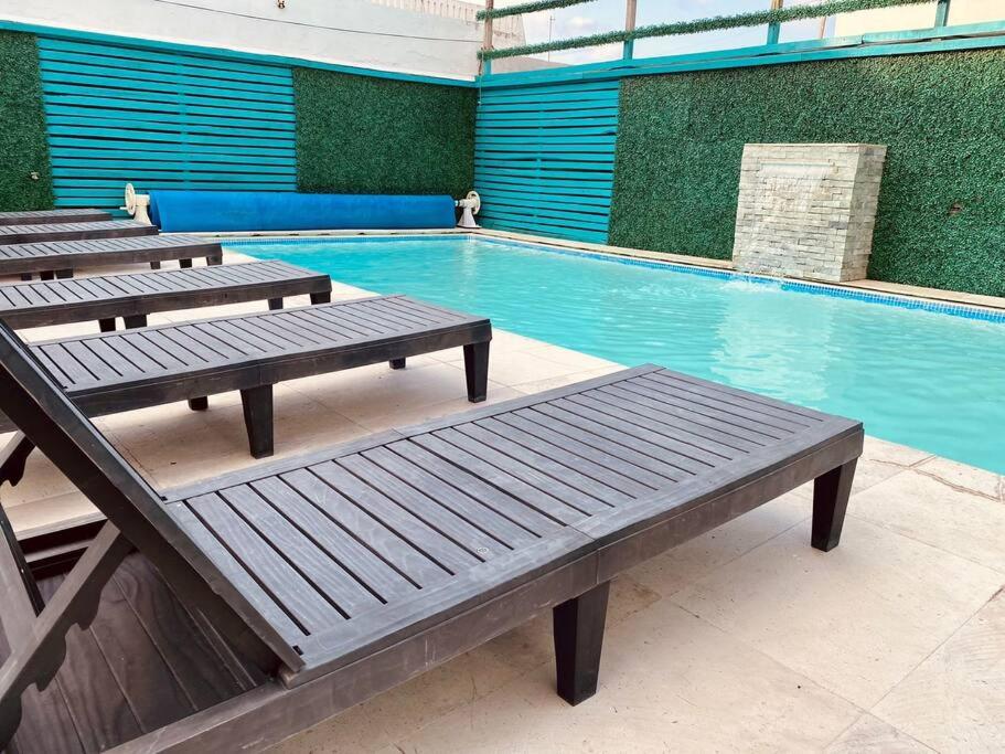 Bazén v ubytování Charming and Family With a pool and ocean view, 3 blocks from the beach, with 2 TVs and Netflix nebo v jeho okolí