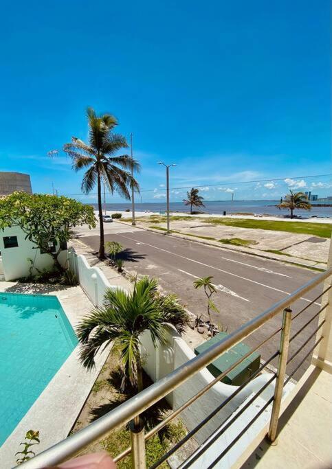 Bazén v ubytování Charming and Family With a pool and ocean view, 3 blocks from the beach, with 2 TVs and Netflix nebo v jeho okolí