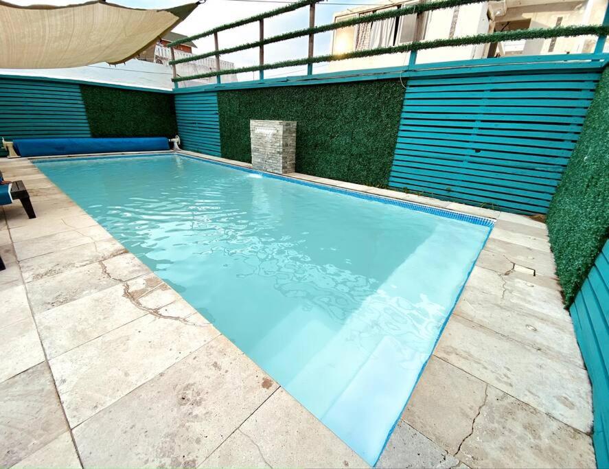 Bazén v ubytování Charming and Family With a pool and ocean view, 3 blocks from the beach, with 2 TVs and Netflix nebo v jeho okolí