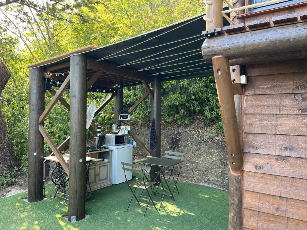 Zahrada ubytování Les lucioles cabane chalet avec Jacuzzi privatif