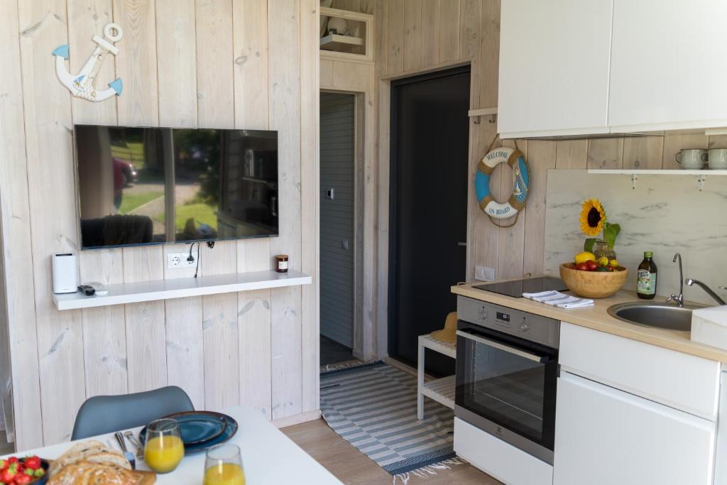 Kuchyň nebo kuchyňský kout v ubytování Forrest Guest House Ameli