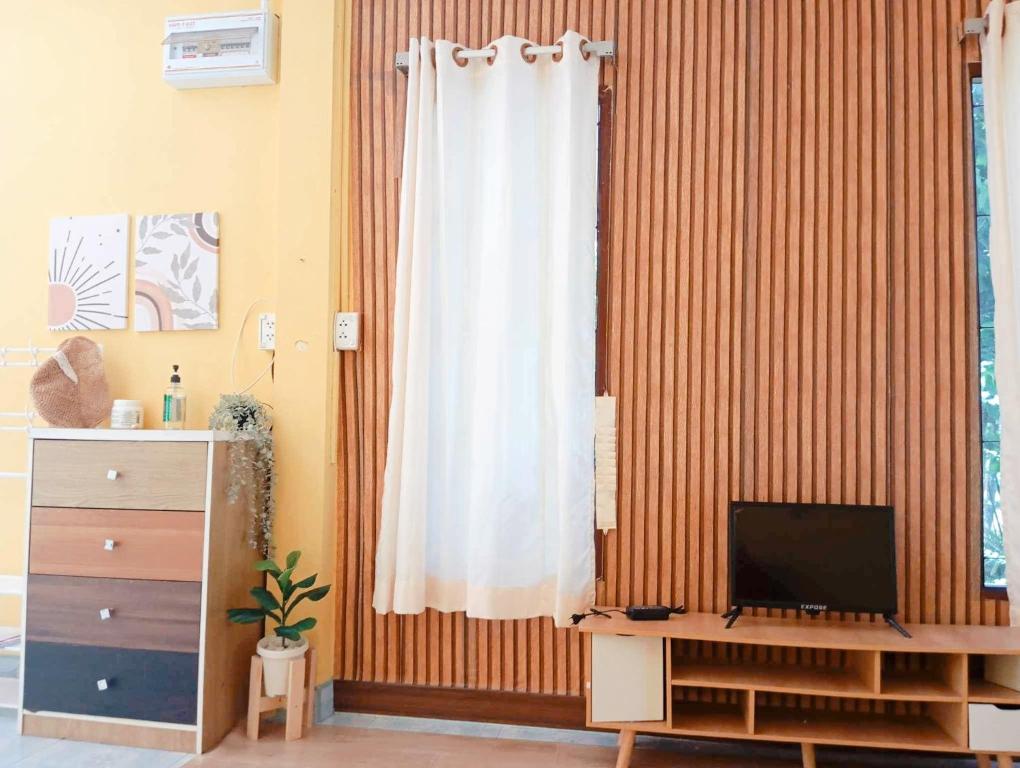 TV a/nebo společenská místnost v ubytování AoNang vacation home with one bed room
