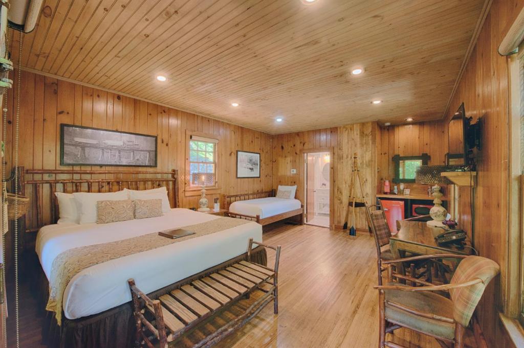 Historic Tapoco Lodge - Mountain View Cabin 1