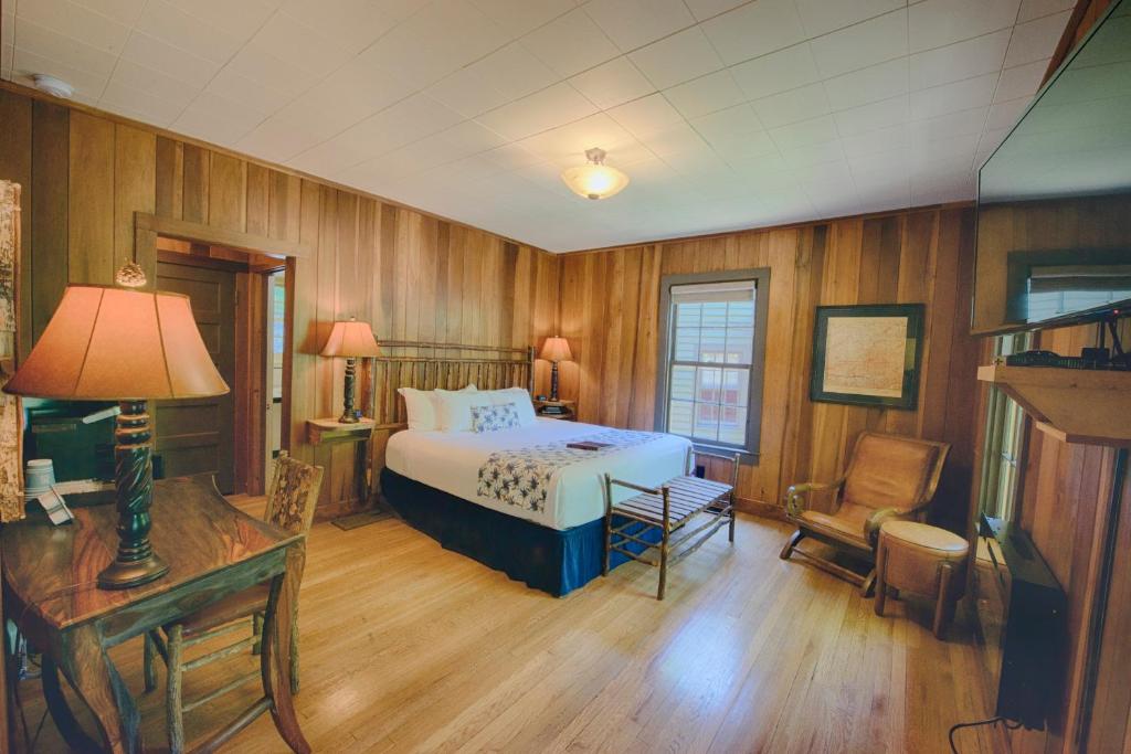 Historic Tapoco Lodge - Mountain View Cabin 3