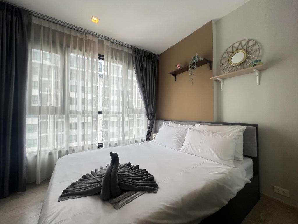 
One-Bedroom Apartment with Balcony and Sea View
