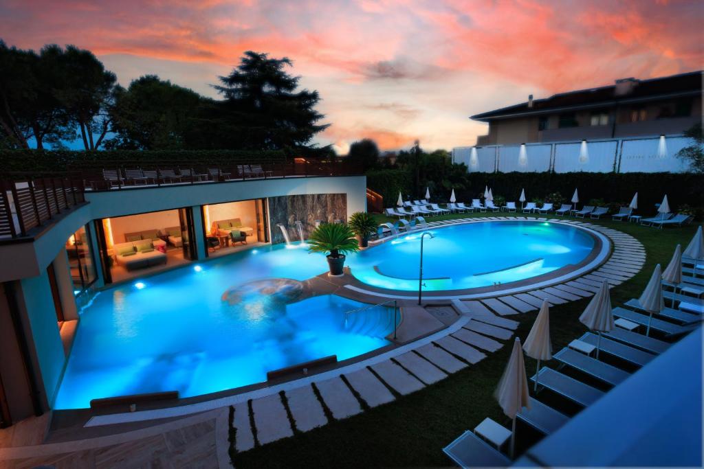 Bazén v ubytování Hotel Quisisana Terme nebo v jeho okolí