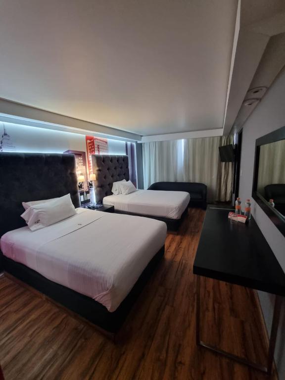 Hotel Mexicali - Standard Double Room With Two Double Beds