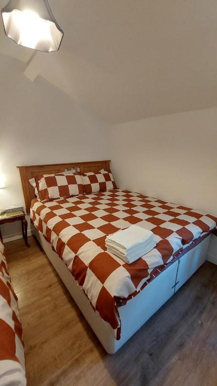 Postel nebo postele na pokoji v ubytování Liverpool Newington Stay