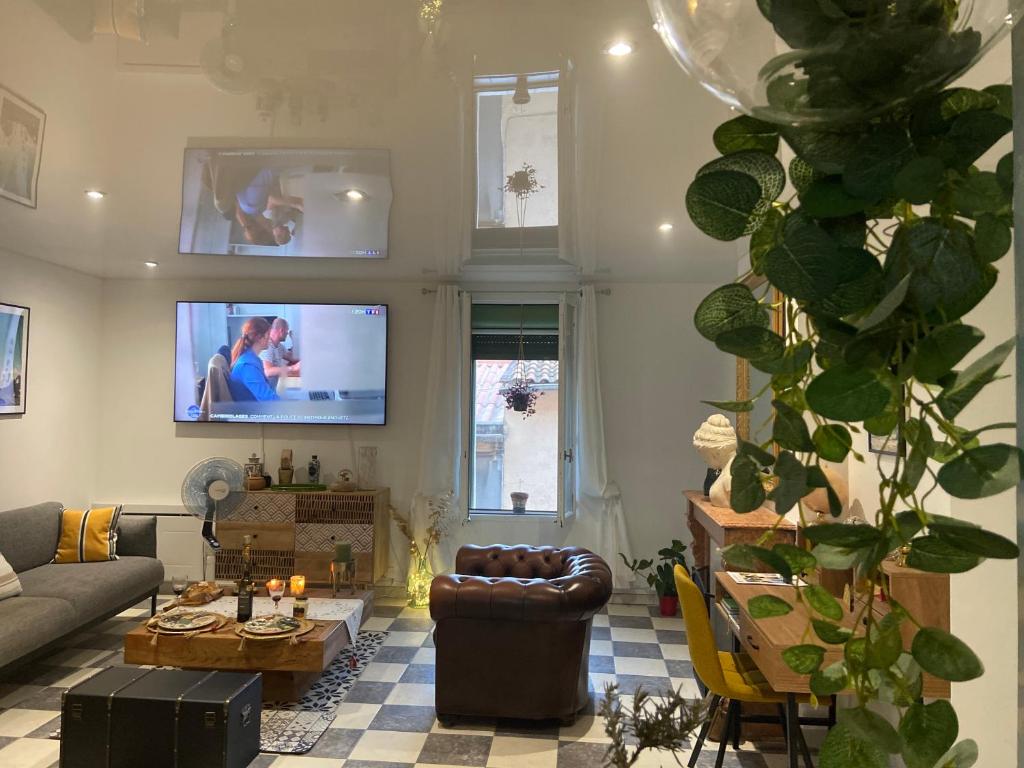 a living room with a couch and a table at Appartement du sud in Saint-André-de-Sangonis