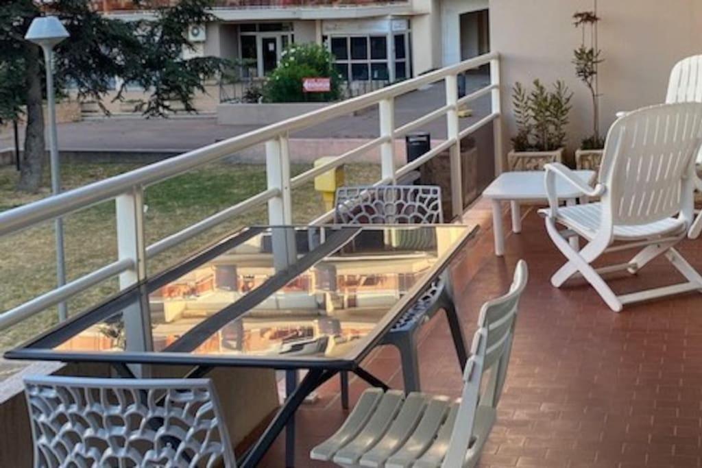 Μπαλκόνι ή βεράντα στο Le Neptune place de Marbre plage et port