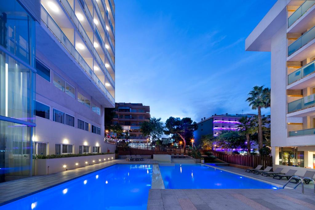 Bazén v ubytovaní 4R Salou Park Resort II alebo v jeho blízkosti