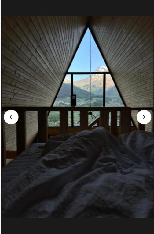 Postel nebo postele na pokoji v ubytování Emotion Kazbegi