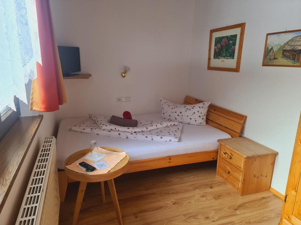 Postel nebo postele na pokoji v ubytování Gasthof Pension Kohlplatzl