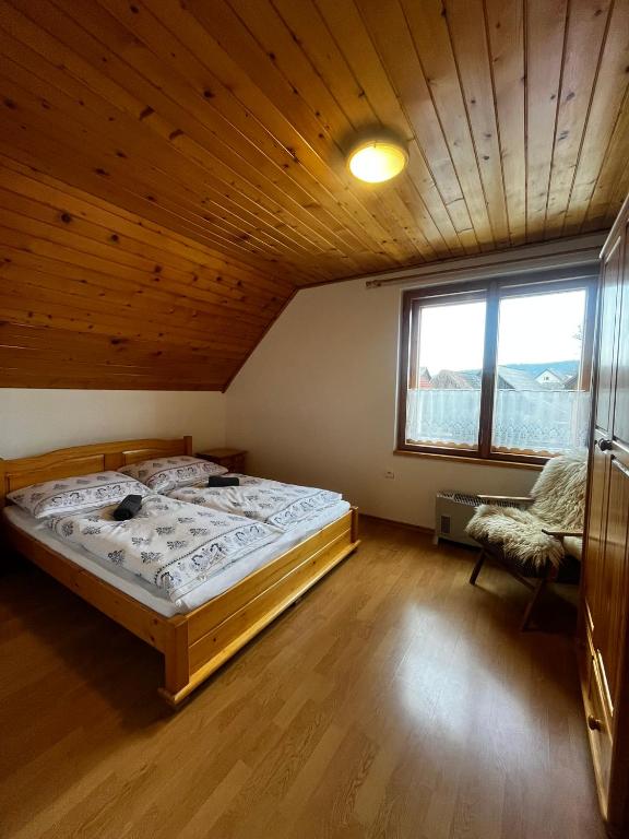 Postel nebo postele na pokoji v ubytování Chalupa pri potoku