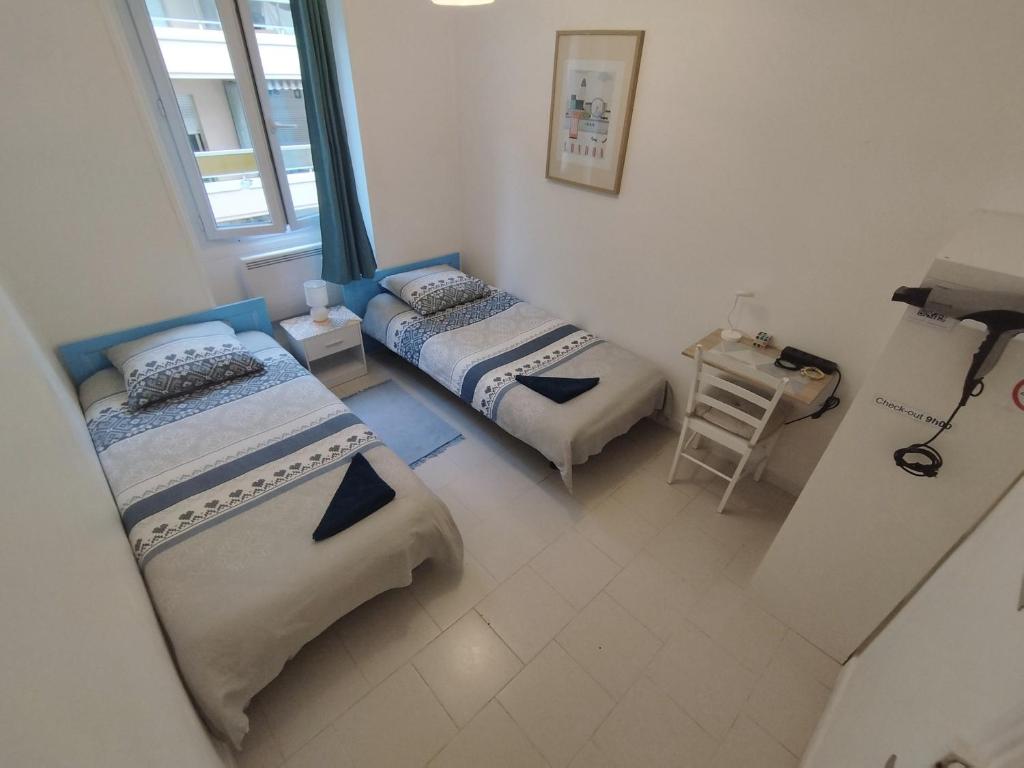 Posezení v ubytování Private Room in Shared Apartment in the Center of Nice