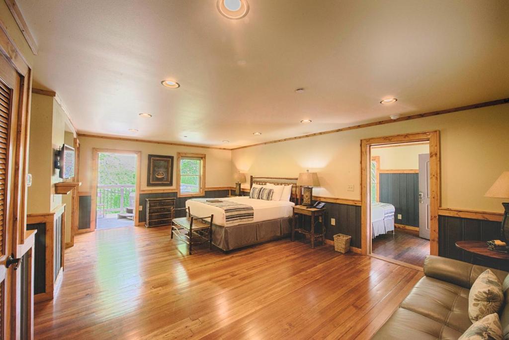 Historic Tapoco Lodge - Chilhowee Cabin 1