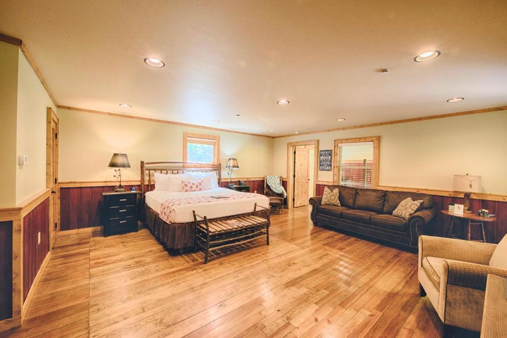 Historic Tapoco Lodge - Chilhowee Cabin 2