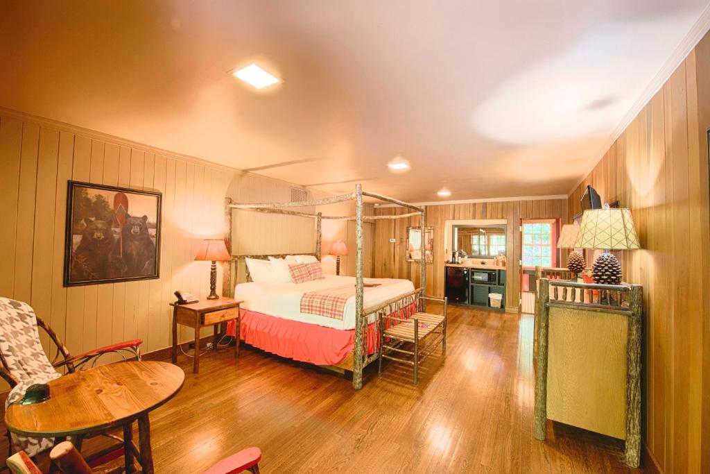 Historic Tapoco Lodge - 