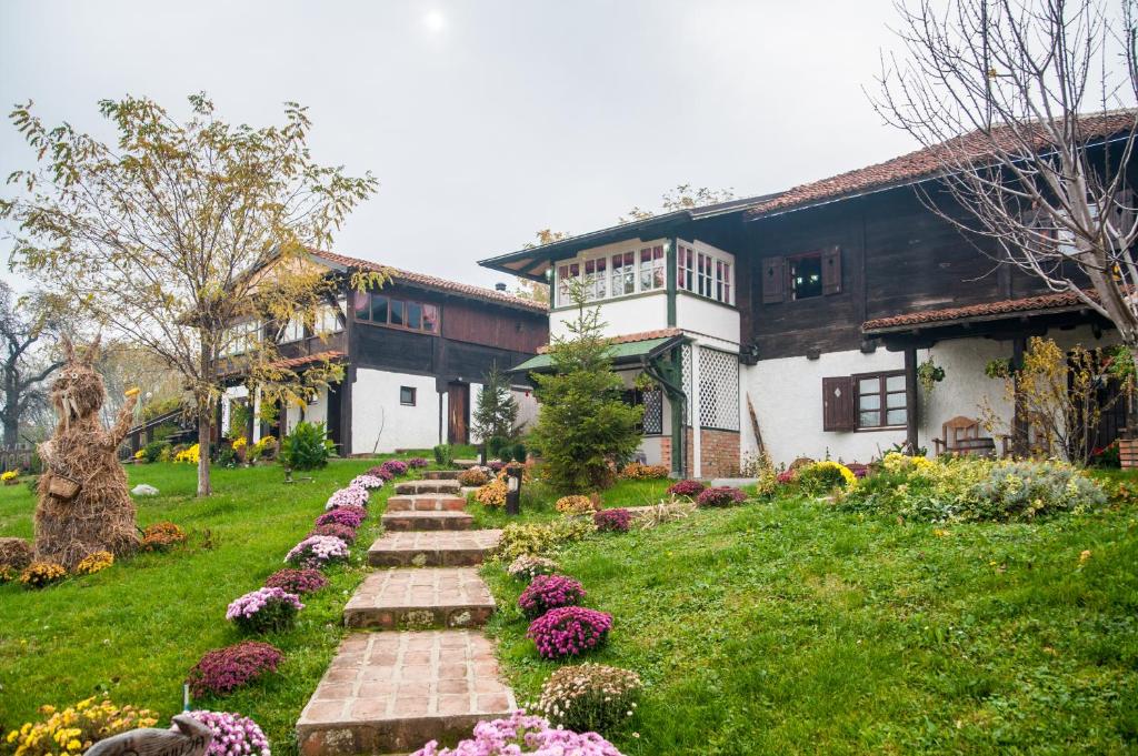 Gallery image of Etno Guest House Gorski car in Arandelovac