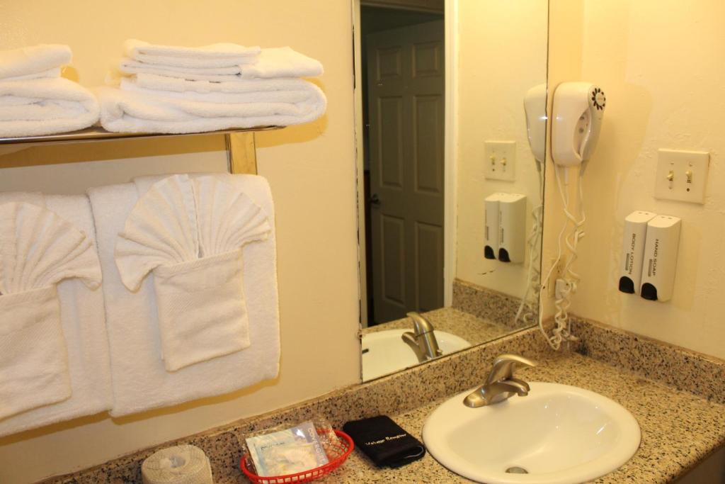 Riverside Inn & Suites Santa Cruz - 豪华大号床套房 - 带2张大号床 - 禁烟