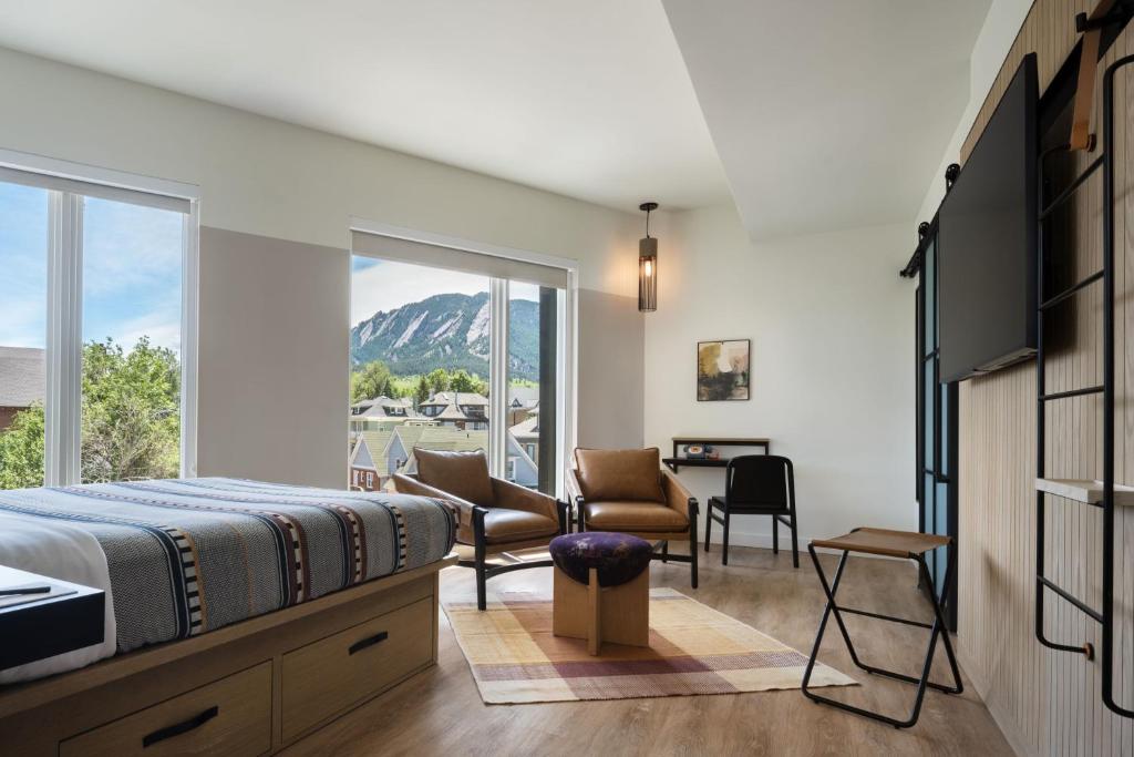 Nespecifikovaný výhled na hory nebo výhled na hory při pohledu z hotelu