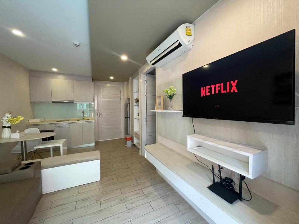 Et tv og/eller underholdning på Seven Seas Resort Jomtien Pattaya