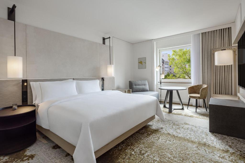 Cama ou camas em um quarto em The Westin Grand Frankfurt