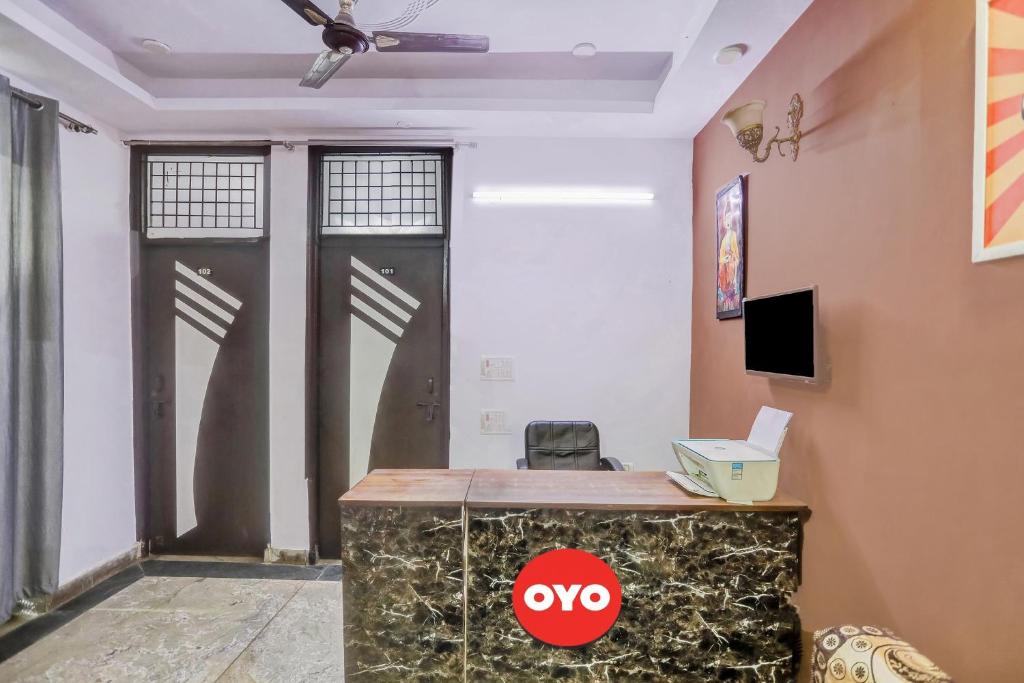 TV a/nebo společenská místnost v ubytování Super Hotel O Satguru Residency