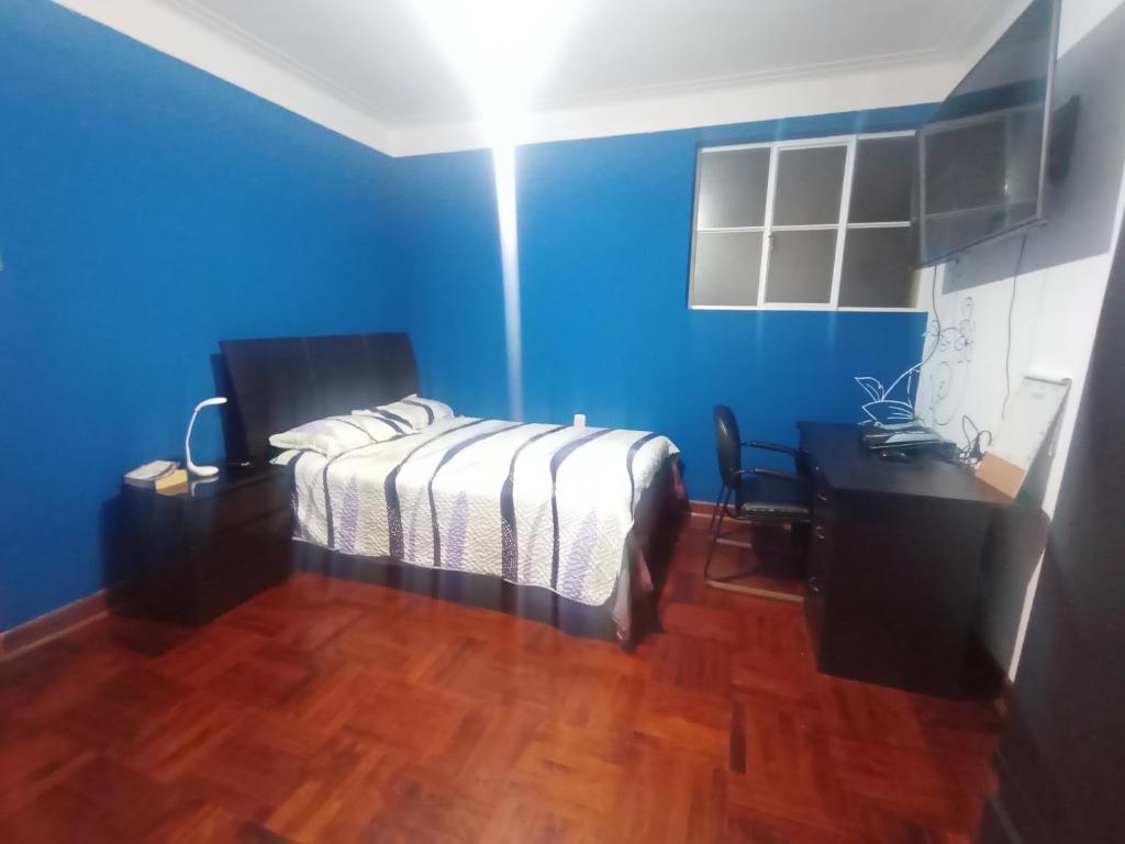 Postel nebo postele na pokoji v ubytování Eli Travelers House