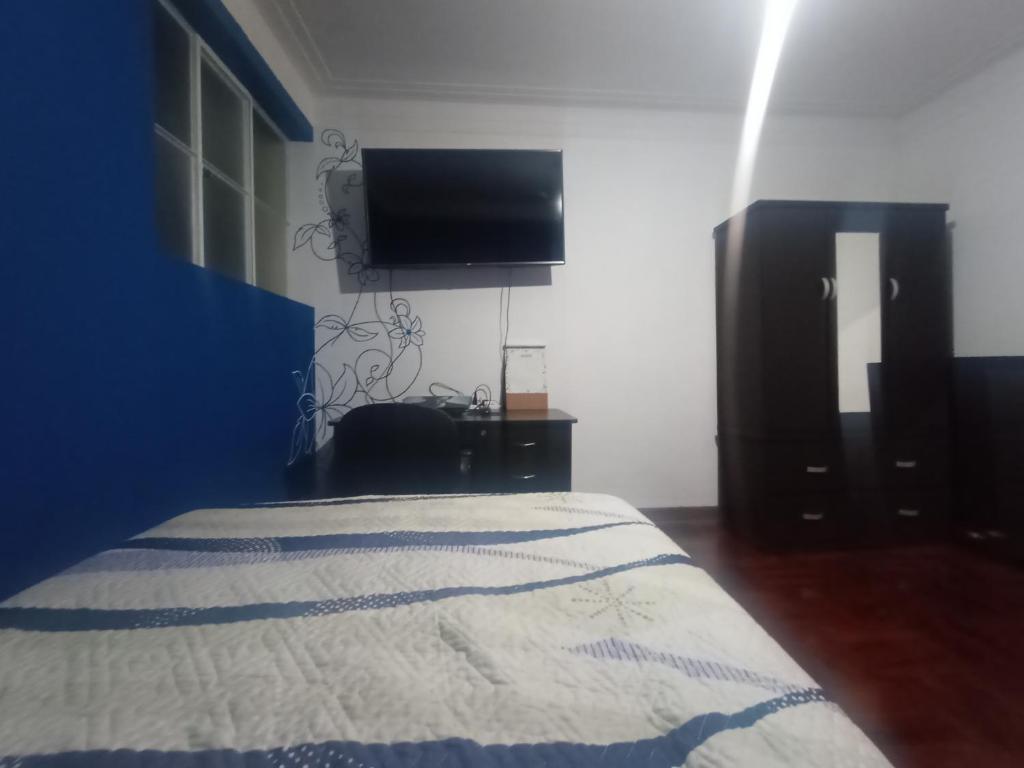 Postel nebo postele na pokoji v ubytování Eli Travelers House