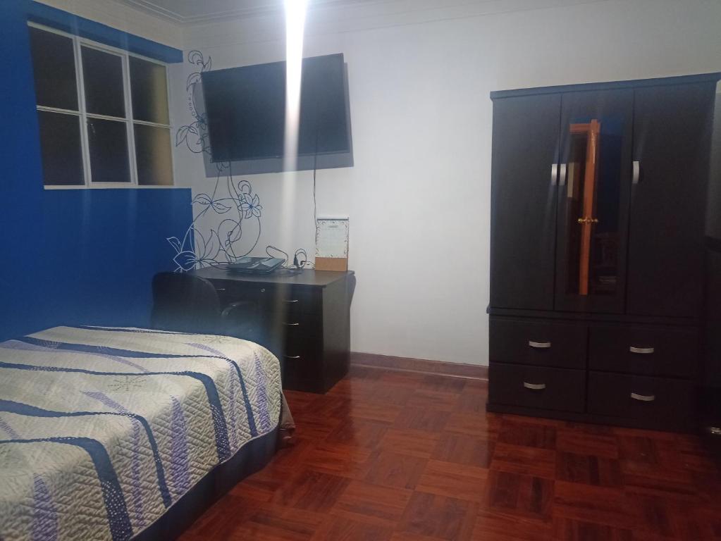 Postel nebo postele na pokoji v ubytování Eli Travelers House