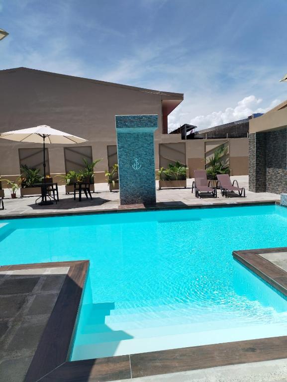Bazén v ubytování Hotel Puerto Limón CR nebo v jeho okolí