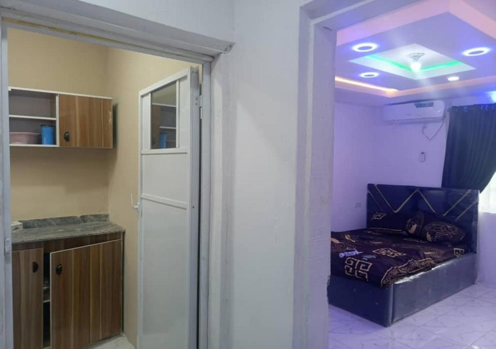 Kuchyň nebo kuchyňský kout v ubytování DBaLoGuN's HoMe ABEOKUTA- NEAR PANSEKE