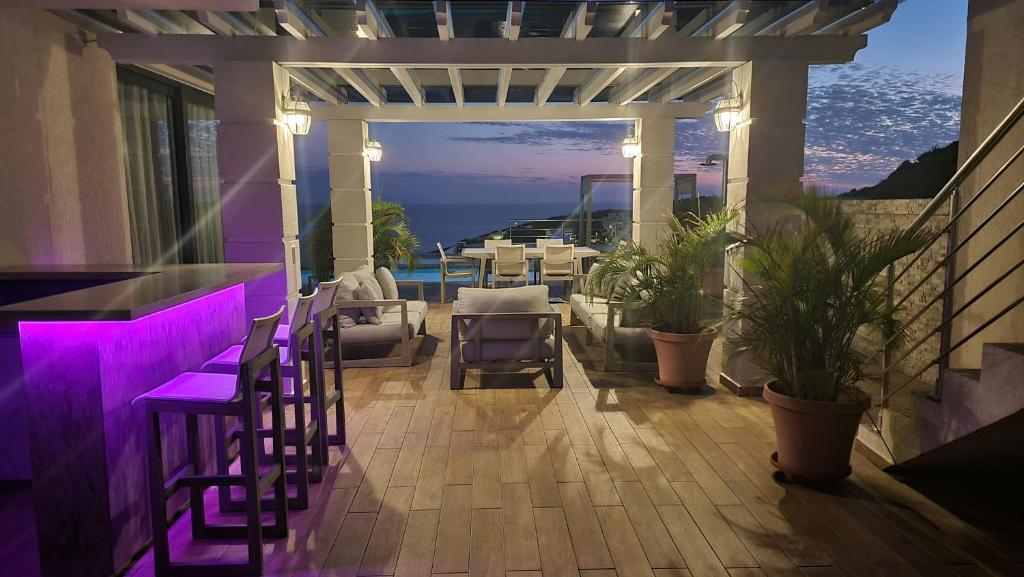 Balkón nebo terasa v ubytování Indigo Bay Villa Poolside - Ocean 14