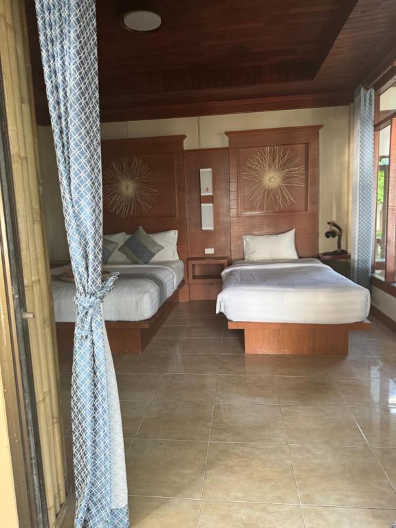 Postel nebo postele na pokoji v ubytování Lanta Riviera Beach Resort