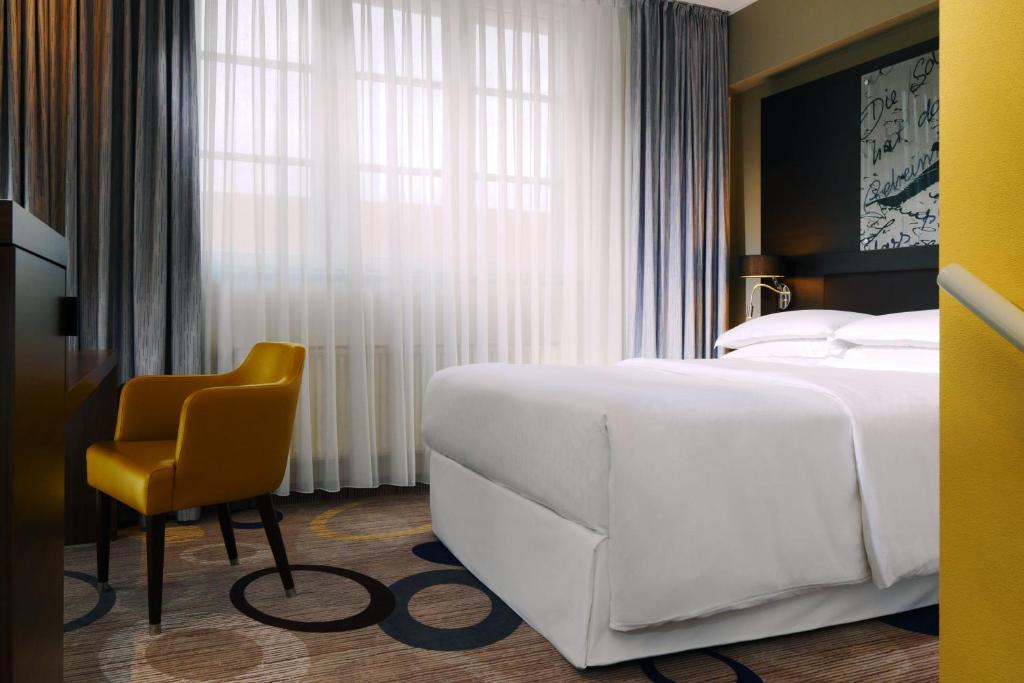 Sheraton Hannover Pelikan Hotel - Resim 23