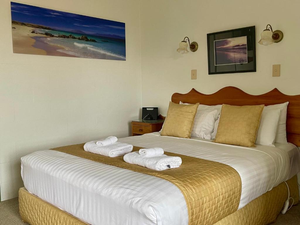 Postel nebo postele na pokoji v ubytování Swansea Cottages & Lodge Suites