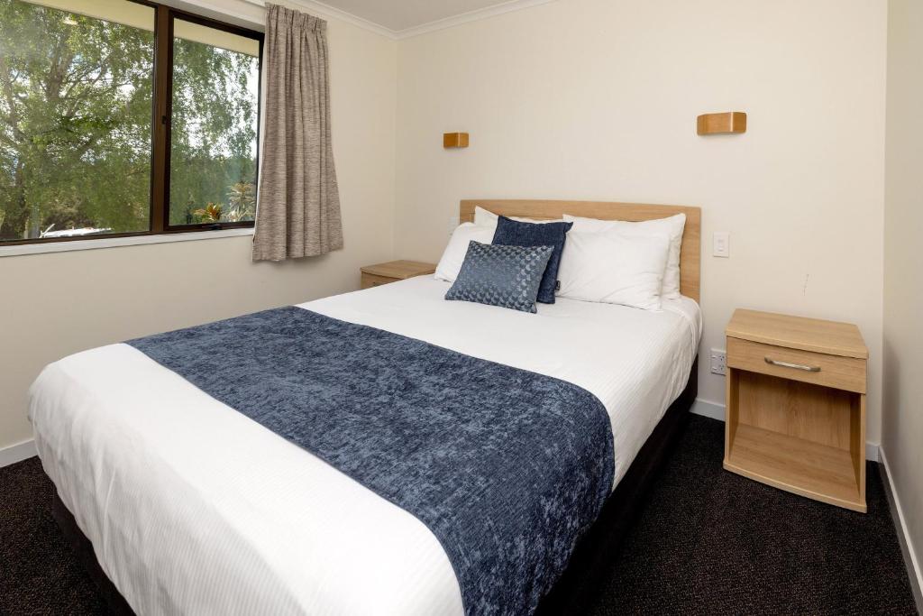 Letto o letti in una camera di Wanaka Top 10 Holiday Park