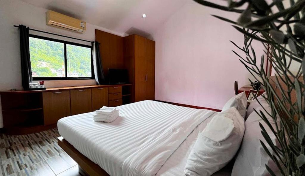 Postel nebo postele na pokoji v ubytování Coco Mountain View Guest House Hotel