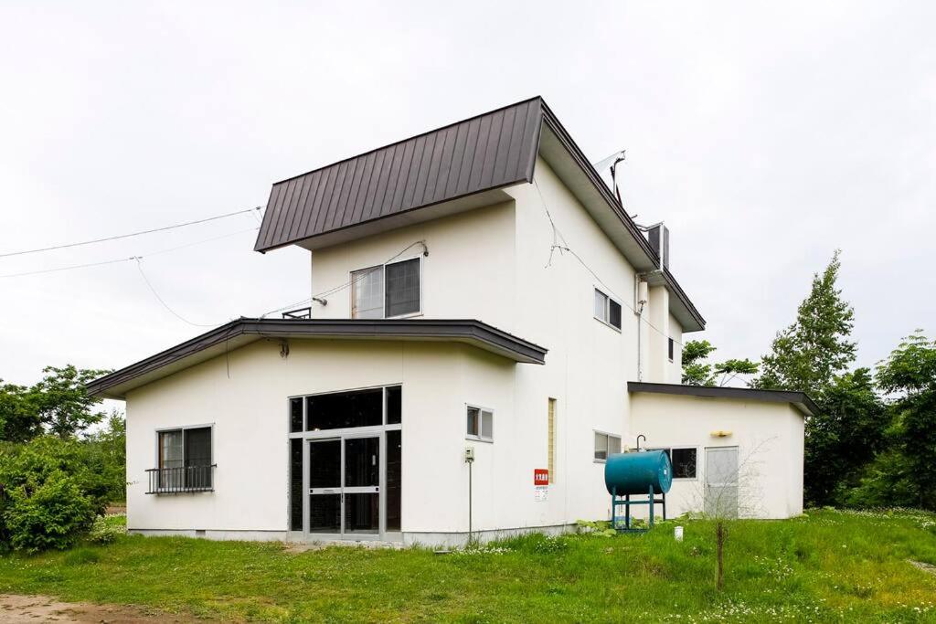 網走市にあるCottage Abashiriの白い家