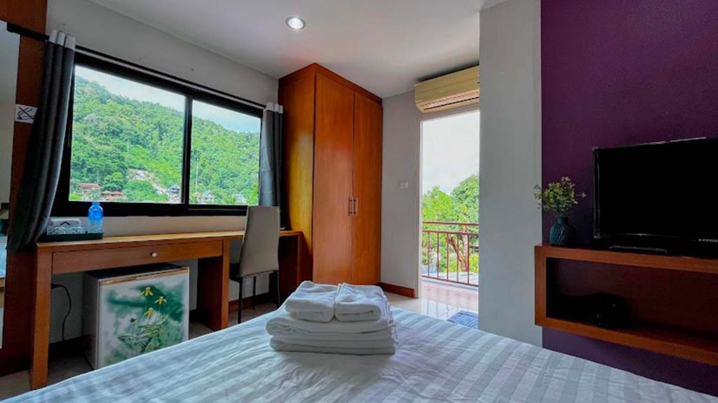 Postel nebo postele na pokoji v ubytování Coco Mountain View Guest House Hotel