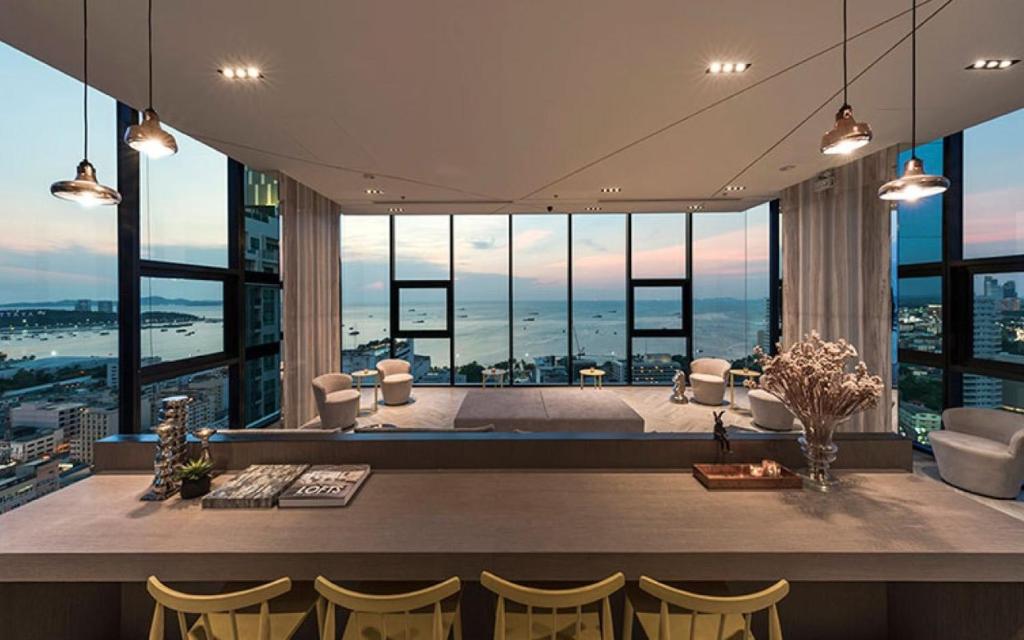 The Base Central Pattaya by Mickey - Resim 7