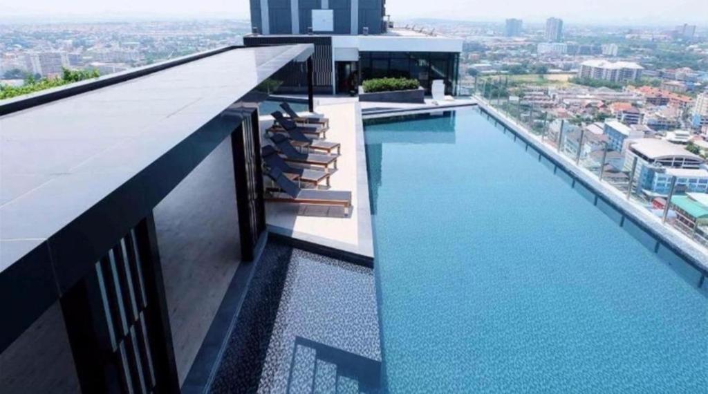 The Base Central Pattaya by Mickey - Resim 13